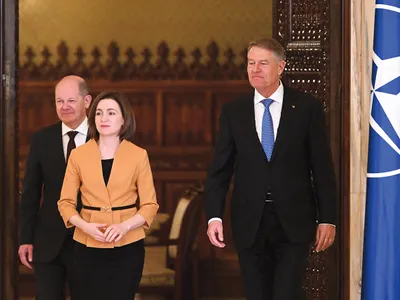 PRIETENIE Guvernele de la București au spus mereu că susțin Republica Moldova și  chiar au făcut-o, prin subvenții financiare. Președintele Iohannis a fost alături de Maia Sandu - Foto: Profimedia Images