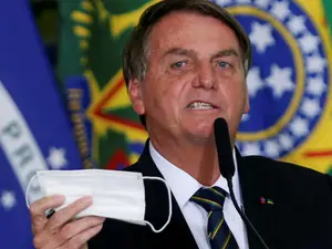 Președintele Bolsanaro a legat vaccinul anti-COVID de SIDA. Este anchetat pentru „Fake News”. / Foto: ft.com