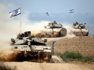 Tancurile israeliene Merkava lângă granița dintre Israel și Fâșia Gaza la 5 august 2014/Foto: AFP