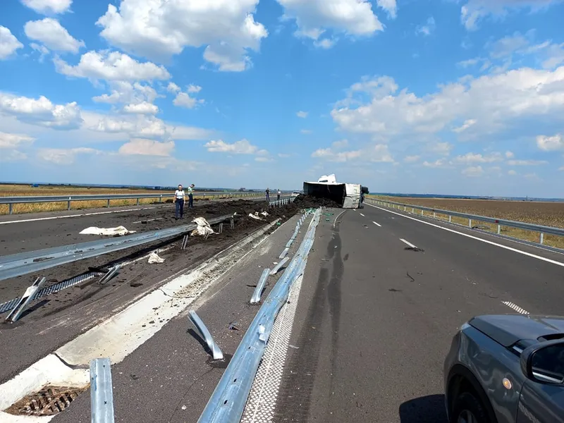 Primul accident grav pe Drumul Expres Pitești-Craiova: Un TIR cu cărbune s-a răsturnat. / Foto: DRDP Craiova