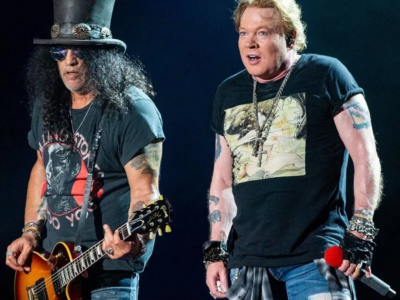 Guns N' Roses a lansat un nou single, „Absurd”, prezentat în turneul „We're F'N Back!”Foto: news.ro