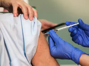 Vaccinare anti-COVID/FOTO: Getty