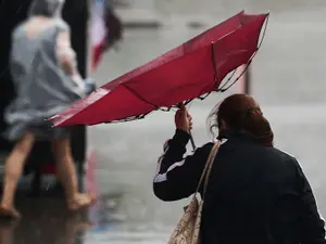 VREMEA schimbată radical într-un județ din țară. De la soare și căldură la cod portocaliu de ploaie - Foto: Profimedia / imagine rol ilustrativ