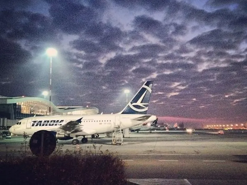 Aeronavă a companiei Tarom, terminal Aeroport Otopeni