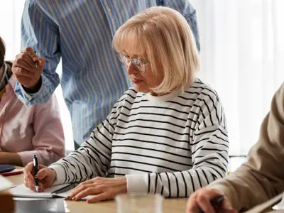 Cât costă să contești decizia cu pensia recalculată în instanță? Pensionarii trebuie să plătească Foto: Freepik (fotografie cu caracter ilustrativ)