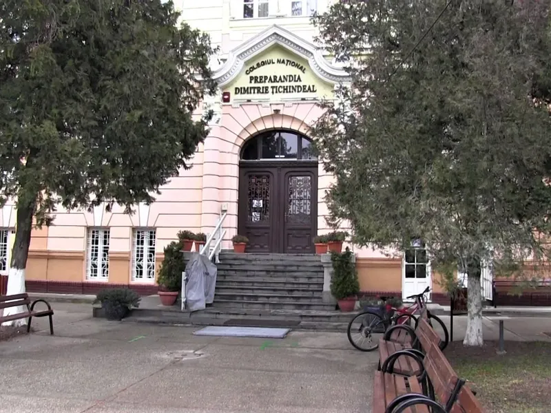 Colegiul Naţional "Preparandia Dimitrie Ţichindeal" Arad / Foto: agerpres.ro