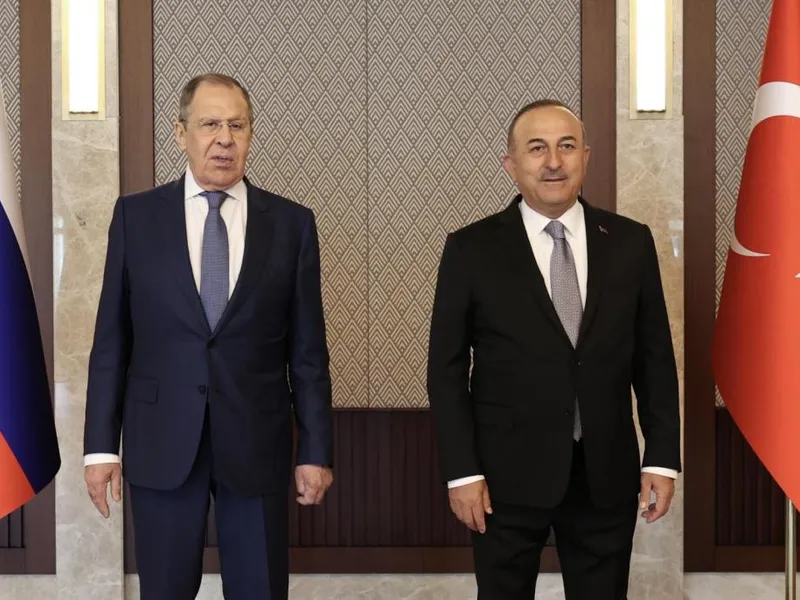 Mevlut Cavusoglu şi Serghei Lavrov / FOTO: https://www.trt.net.tr/