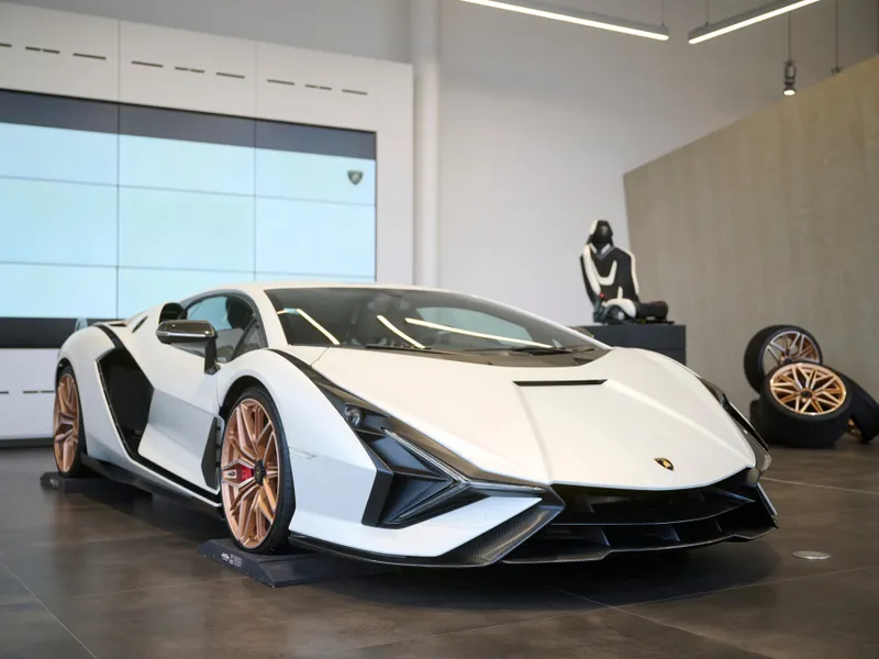 Unul dintre cele mai scumpe modele Lamborghini, Sian FKP 37, cumpărat de un român. 3.500.000 €? - Foto: Facebook