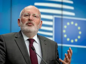 Vicepreşedintele Comisiei Europene, Frans Timmermans, admite că Uniunea Europeană (UE) a făcut greşeli în elaborarea strategiei de vaccinare împotriva noului tip de coronavirus. / Foto: euobserver.com