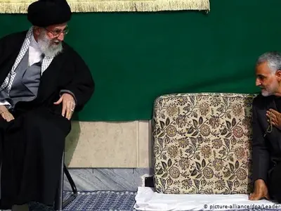 Ayatollahul Khamenei și generalul Soleimani. Foto: Deusche Welle