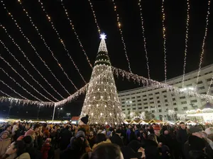 peste 130 de căsuţe de Crăciun vor reuni peste 30 de artizani şi producători locali din toate colţurile României. - Foto: INQUAM PHOTOS / George Călin