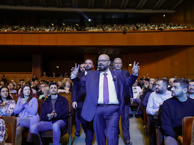 Piedone și-a pus moșia pe numele soacrei, averea pe numele copiilor, iar primăria a dat-o nepoților - Foto: INQUAM PHOTOS / Octav Ganea