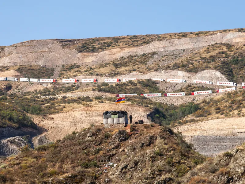 „Convoi umanitar” din Armenia la intrarea în Coridorul Lachin Foto: Realitatea.md