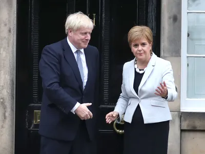 Boris Johnson a felicitat-o pe Nicola Sturgeon şi a invitat-o la o întâlnire cu guvernul britanic. /  Foto: heraldscotland.com