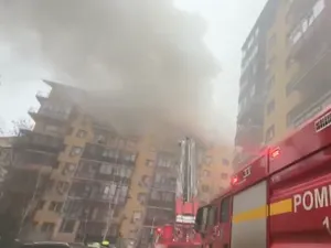 Incendiu puternic la un bloc din Chiajna. Flăcările au cuprins mansarda. Pompierii intervin în forță - Foto: Facebook