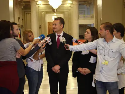 Adrian Coman, declarații la CCR. FOTO: Asociația Accept România