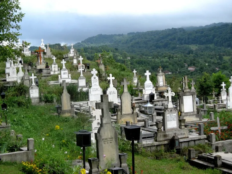 O femeie a murit chiar în cimitir după ce o cruce a căzut peste ea - Foto: Arhivă / imagine cu caracter ilustrativ