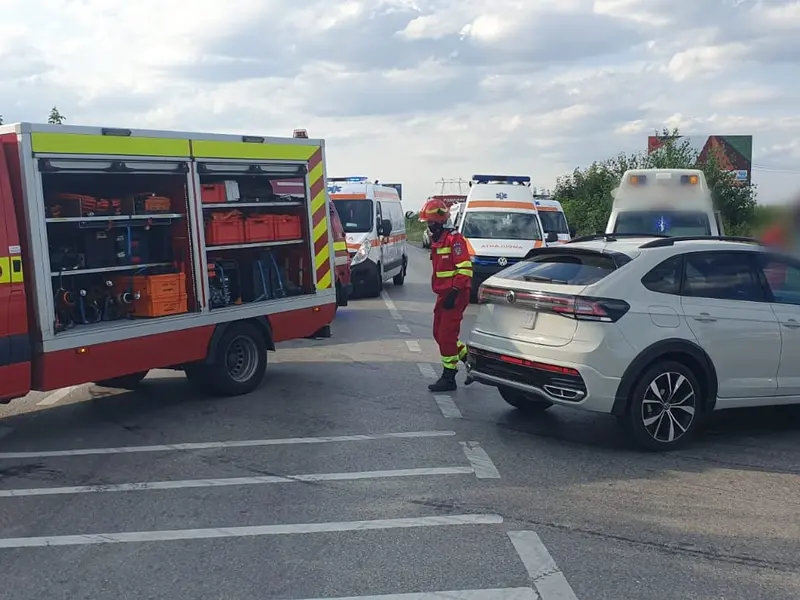 Accident cu 12 persoane în județul Suceava. Nouă persoane au ajuns la spital, din care 6 sunt copii - Foto; ISU Suceava(imagine cu rol ilustrativ)