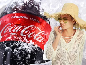 „Metoda” bronzatului cu Coca-Cola la plajă, un trend nociv tot mai răspândit printre tineri - Foto: Profimedia images