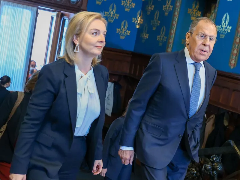 Ministrul britanic de Externe, Liz Truss, și omologul rus, Serghei Lavrov/foto: Profimedia Images