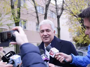 VIDEO Cum arată averea confiscată din bagajul „pensionarului” Adriean Videanu. Imagini cu bijuteriile de 650.000 de euro