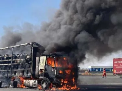 Incendiu devastator la vama Nădlac II. Un TIR încărcat cu electrocasnice a ars ca o torță - Foto: ISU Arad