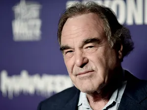 Regizorul american Oliver Stone/FOTO: aarp.org