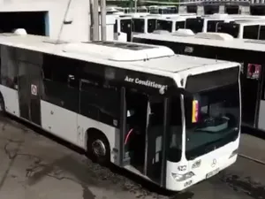 Autobuzele liniei 381 vor avea staţie, începând de joi, şi în rondul de la Piaţa Romană/FOTO: Facebook/STB