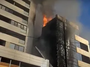 VIDEO Incendiu mare, la Sala de Sport Oxigen, din Iaşi. Pompierii intervin acum! - Foto: captură YouTube BzI