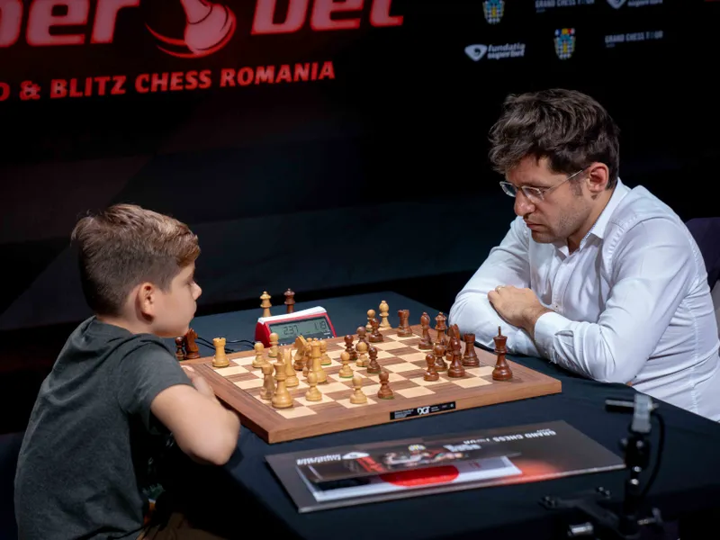 Meci demonstrativ susținut de Levon Aronian, câștigătorul competiției Superbet Rapid & Blitz Chess Romania 2019, care va fi prezent și in 2021, la Bucuresti Foto: omavision.ro