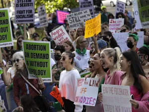 Interzicerea avorturilor de către Curtea Supremă inflamează SUA/foto: latimes