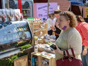 Micii din mazăre, brânza și dulciuriile din plante, cele mai vândute produse la VegFest, în Iași. Foto: Facebook/VegFest