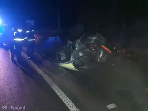 Un tânăr de 21 de ani a intrat frontal în autoturismul condus de un bărbat de 42 de ani/Foto: ISU Neamț