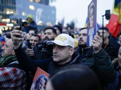 AUR a organizat un protest la congresul PPE. Pro-rusul Ilan Șor ar fi dat o mână de ajutor Foto: INQUAM Photos/Octav Ganea