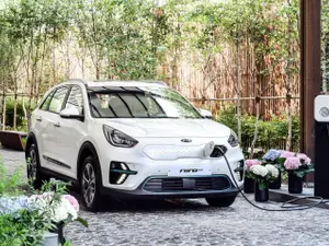 Versiunea Niro EV care oferă o autonomie de până la 450 km cu un singur ”plin” dispune de o baterie cu o capacitate de 64 kWh