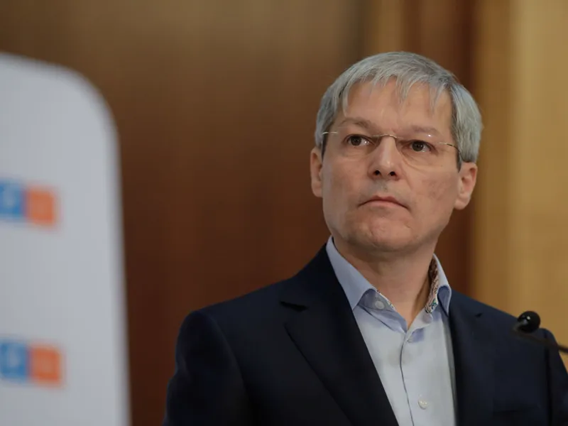 Cioloș nu își explică de ce câștigă mereu „şmechereala, combinaţiile şi bătutul din buze”. / Foto: news.ro