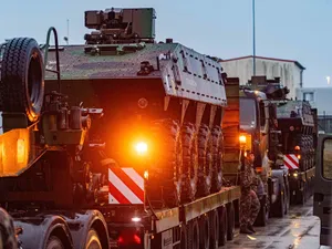 Două convoaie militare cu tehnică de infanterie din Franța au intrat în România, precizează MApN - FOTO: Facebook/mapn