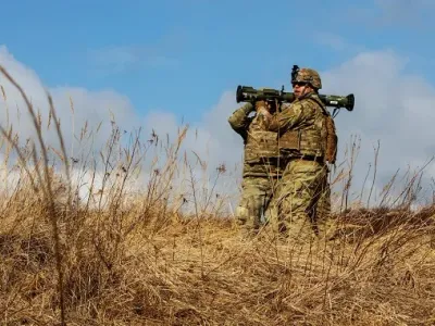 VIDEO Soldați ucraineni participă la deminarea terenurilor agricole înainte de recoltarea cerealelor / Sof News