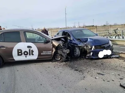 Un bărbat de 52 de ani cu permisul anulat a furat o mașină și a făcut accident pe contrasens. / Foto: INFO TRAFIC BIHOR&ORADEA