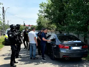 Un bprbat a âncerccat să mituiască alegătorii - Foto: captură Poliție