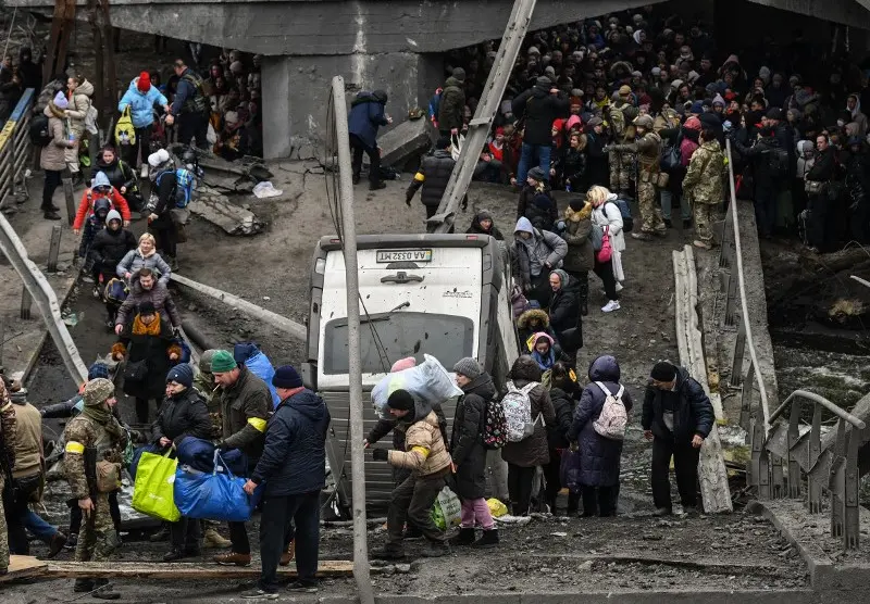 Aproximativ 150.000 de persoane, evacuate prin coridoare umanitare din calea războiului din Ucraina. / Foto: newsnpr.org