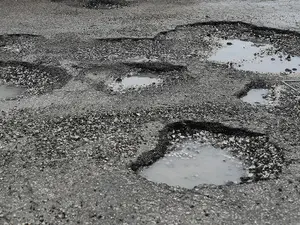 Peste 50 de milioane lei pentru repararea străzilor din București, potrivit bugetului PMB/FOTO: Hotnews