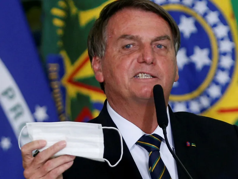 Președintele Bolsanaro a legat vaccinul anti-COVID de SIDA. Este anchetat pentru „Fake News”. / Foto: ft.com