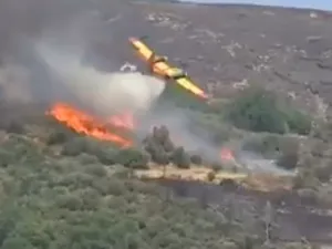 Momentul prăbușirii unui avion care stingea incendiile din Grecia - Foto: twitter/ @301military