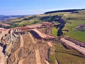 FOTO&VIDEO Alunecare masivă de teren pe Autostrada Transilvania. Proiectul trebuia terminat în 2011 / Pro Infrastructura