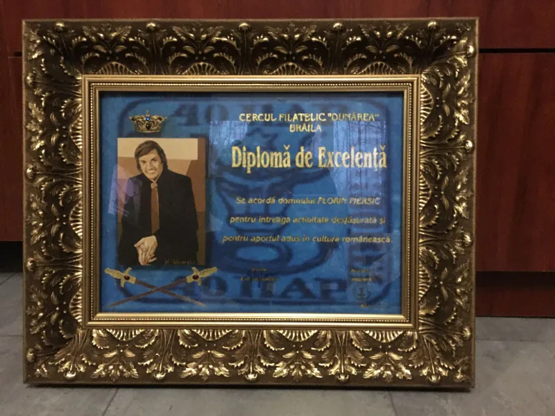 Diplomă de Excelenţă pentru Florin Piersic, scrisă cu folie de aur şi decorată cu diamante și safire. / Foto: agerpres.ro