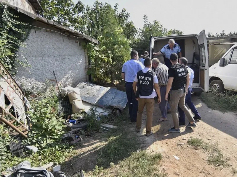 Criminaliștii încearcă să găsească urme ale Luizei în casa lui Dincă din Caracal. Sursa foto: Inquam Photos - Bogdan Dănescu