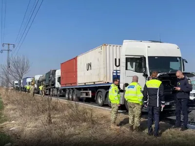 Greu pe DN1, cu echipamentele militare NATO. Trei TIR-uri din UK au făcut accident la Băicoi - Foto: captură video