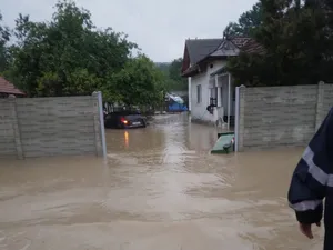 Zeci locuinţe şi curţi au fost inundate, în urma precipitaţiilor căzute în comuna Aninoasa - Foto: gorjeanul.ro