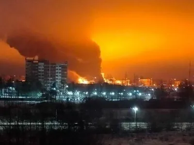 Rusia, zguduită de explozii după un atac cu drone. Flăcări la o fabrică din Leningrad - Foto: X/ @Maks_NAFO_FELLA